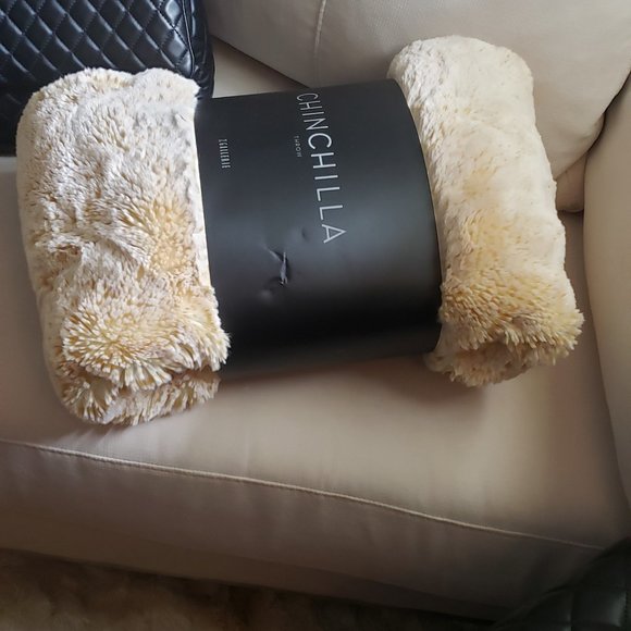 Z Gallerie Faux Chinchilla Throw GOLD - Picture 8 of 12